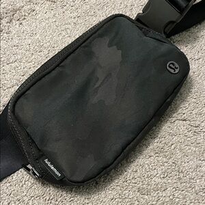 lululemon athletica Camo Black green Belt Bag